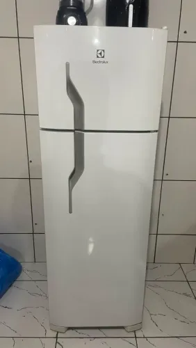 GELADEIRA ELETROLUZ EM PERFEITO ESTADO ( SEMI NOVA )