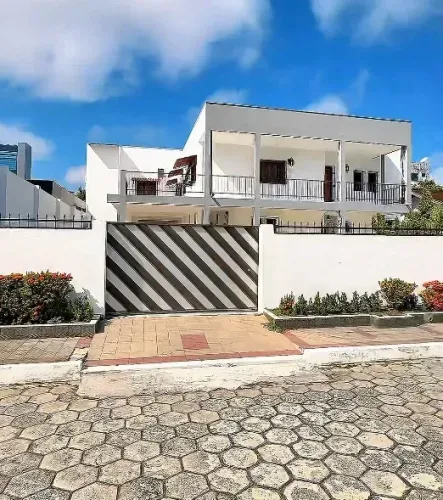 Condomínio Le Village Blanc | Casa com 4 Quartos, Escritório, Piscina, 500m² Construídos |