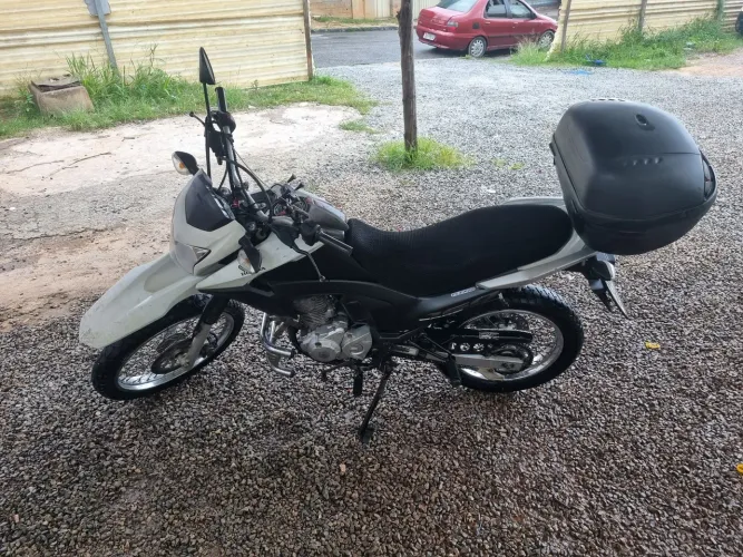 Moto conservada, mecânica impecável, pneus novos. Bateria Nova. É comprar e rodar. 