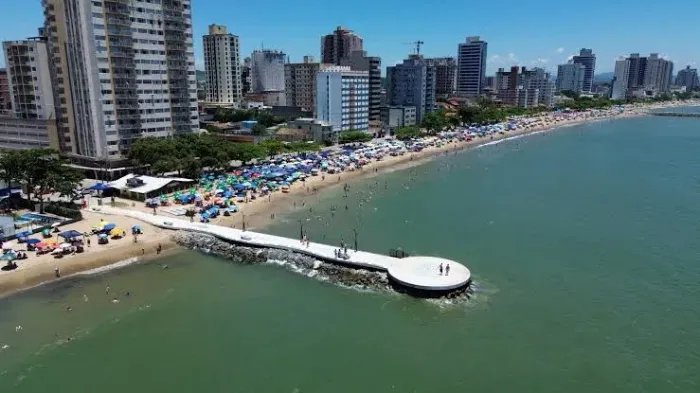 Troco Apartamento Frente Mar Balneário Piçarras por Casa no Caledônia Camboriú