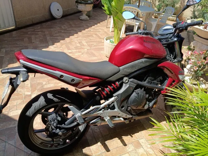Moto 650 cc kavasaki er-6n
