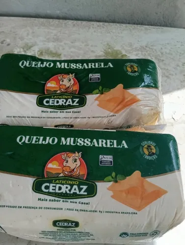 Vendo quatro barras de queijo mussarela cedraz 
