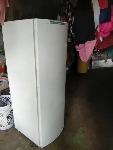 GELADEIRA SEMI NOVA 