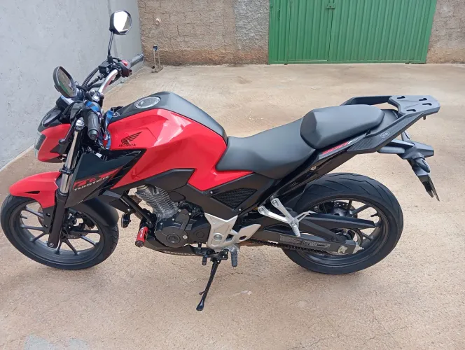 Vendo outro de preferência XRE 300 ou Titan 160