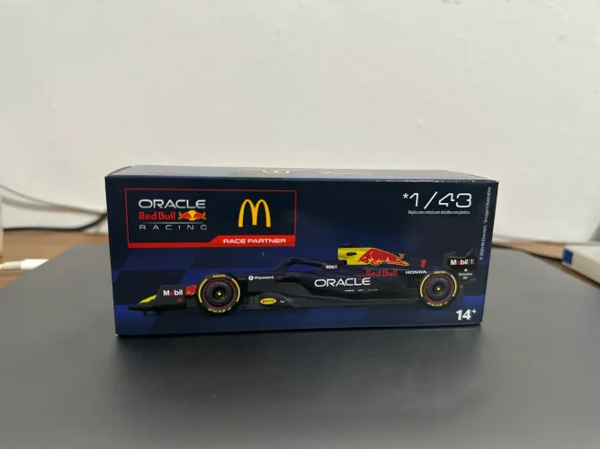Miniatura carro Mc Donalds + Red Bull
