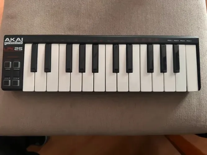 Controlador AKAI LPK25
