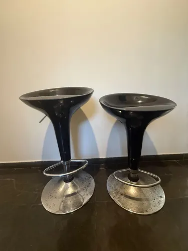 Par de Banquetas alta e giratória
