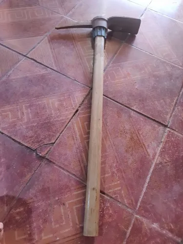 Picareta Alviao Tramontina com cabo