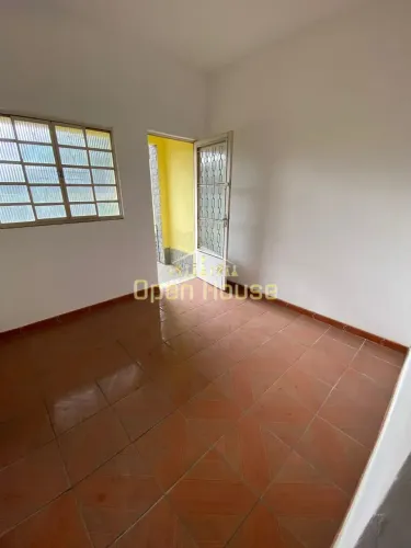 VENHA VIVER PRÓXIMO A VILA SANTA CECILIA E TODA COMODIDADE QUE A REGIÃO OFERECE! Casa à ve