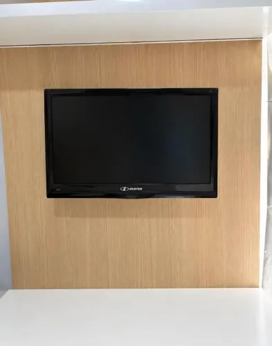 TV BUSTER 22 POLEGADAS COM CONTROLE