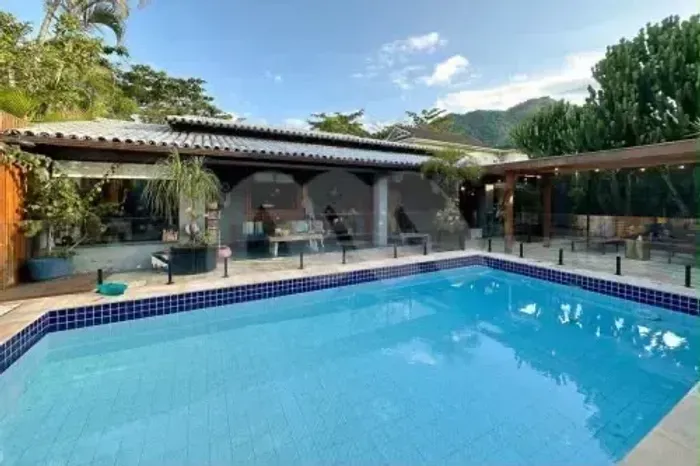 Recreio dos Bandeirantes- casa linear no condomínio Maramar,