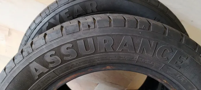 Vendo ( 02 ) pneu Goodyear aro 14