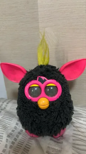 Boneco Furby Clássico 