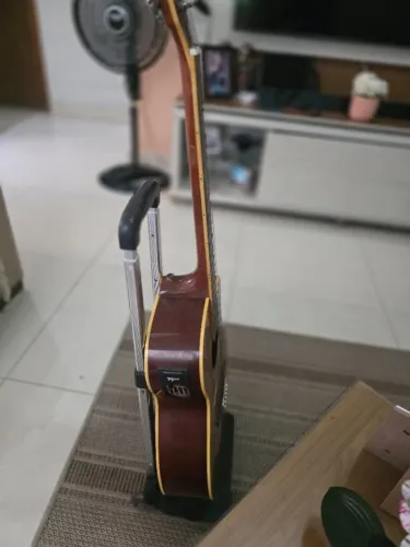Oportunidade violão corda de aço.