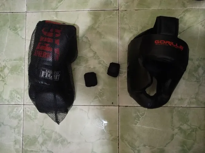 Kit Luvas e capacete muay thai