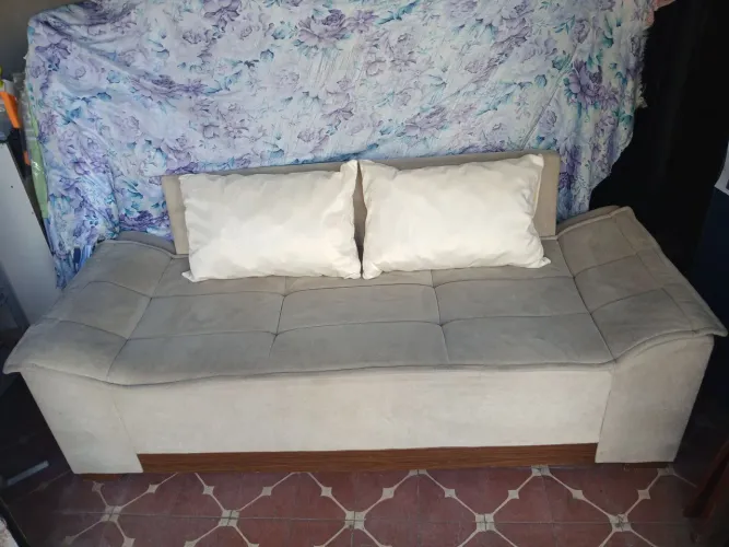 Vendo Sofá com 2 almofadas por 400,00 (2,0 de comp. E 82,0 de largura
