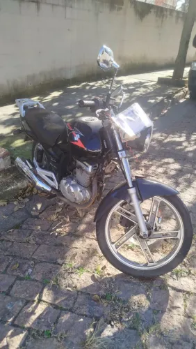 Suzuki GSR 150 preta