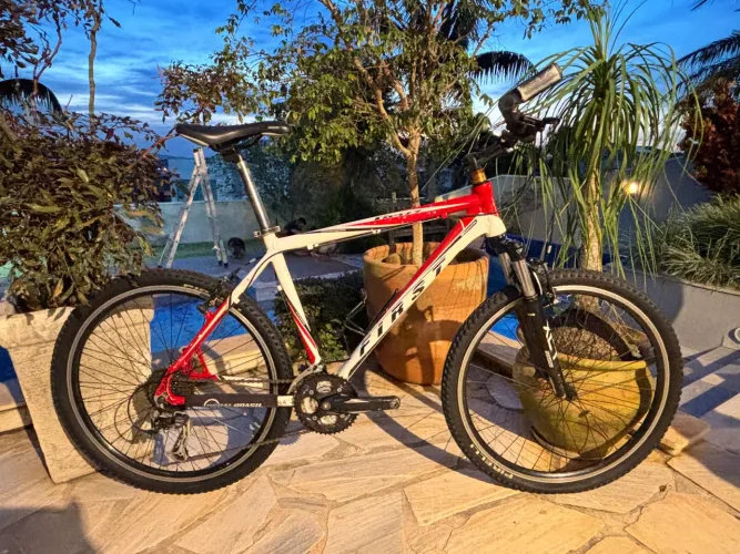 Bicicleta Mountain Bike First Shimano Alívio