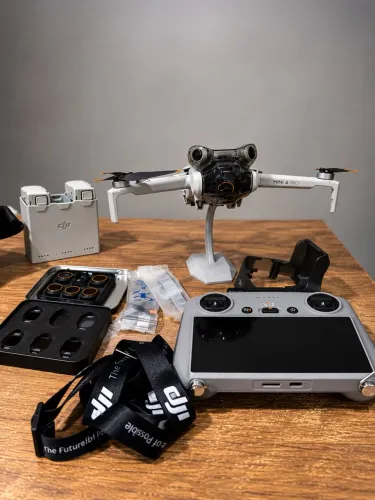 DJI Mini 4 Pro com Controle de Tela + 3 Baterias + Maleta + Acessórios