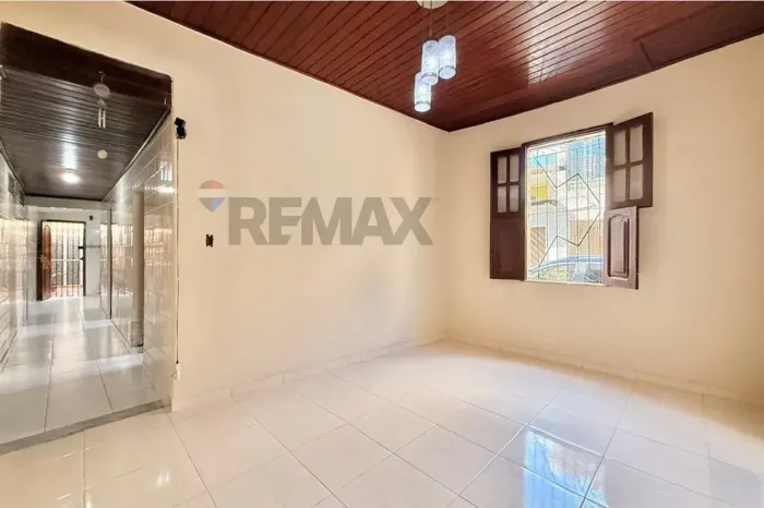 CASA A VENDA NA CIDADE VELHA