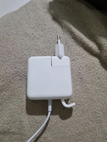 Carregador de Mac book apple