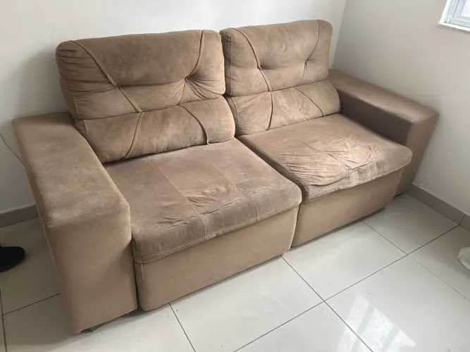 Sofá de dois lugares 