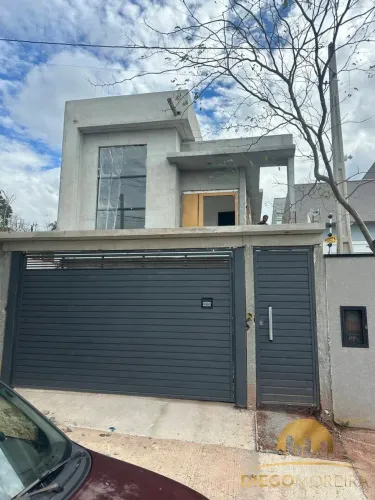Casa à venda com piscina em loteamento aberto de Atibaia