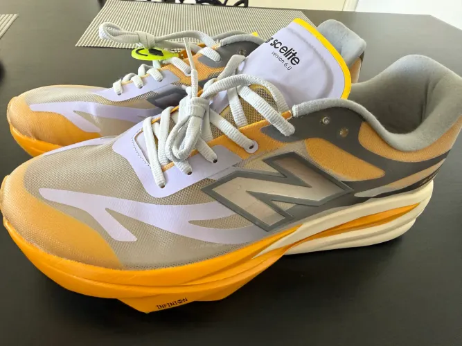 NEW BALANCE SUPERCOMP ELITE V6
