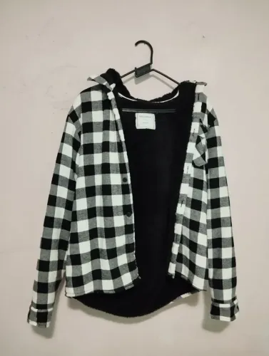 Casaco Preto Fofinho Com Capuz M / Tam. 14 Riachuelo