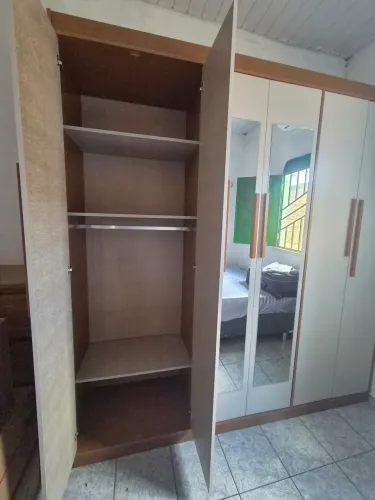 Guarda-roupa novo