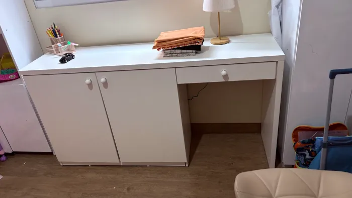 Escrivaninha/mesa de estudos/penteadeira