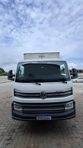 Caminhão Volkswagem 11.180 Baú