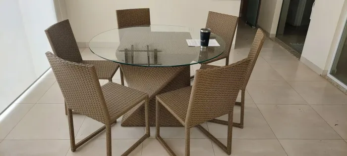 Mesa 6 lugares com tampo de vidro