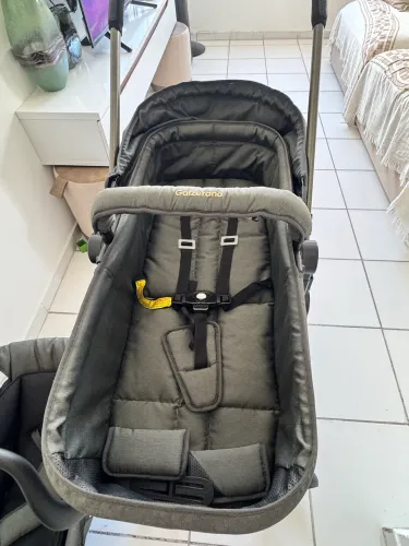 Carrinho de bebê marca Galzerano
