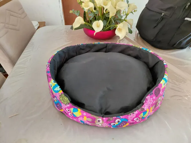 Caminha para gatos de qualquer porte e cachorros (pequeno porte)