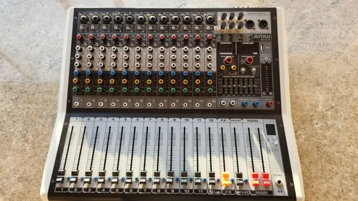 Mesa de som 12 Canais - Retirar metrô Santana