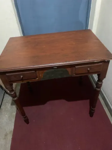 Vende se escrivaninha em madeira