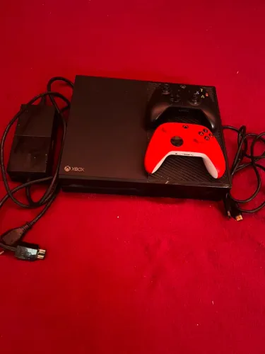 Xbox one fat, completo com 2 controles, funcionando em perfeito estado com tudo original