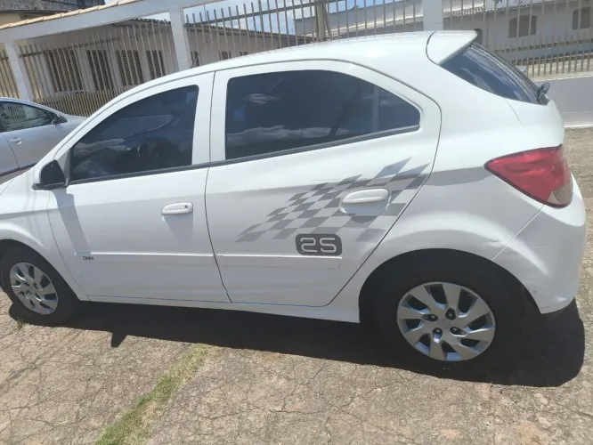 Chevrolet Onix Hatch LT 1.0 8V Flex Power Mec. 4P 2013