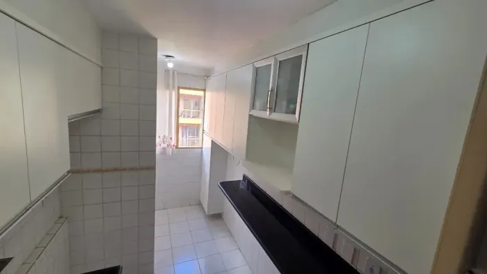 Apartamento p/ Locação. Ed Portal das Américas, próximo a Faculdade Padrão.