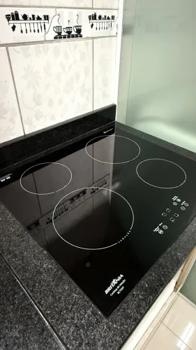 Fogão de indução Britânia 220V