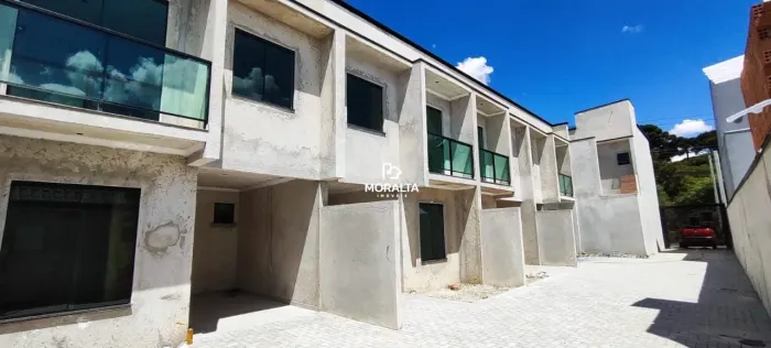 Sobrados 3 Quartos em Condomínio Fechado à Venda no CIC Conforto, Praticidade e Ótima Loc