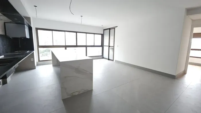 Venda de Apartamento - Padrão no Condomínio Royal Park