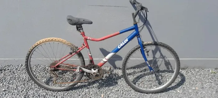 Bicicleta Caloi Vermelho e Azul