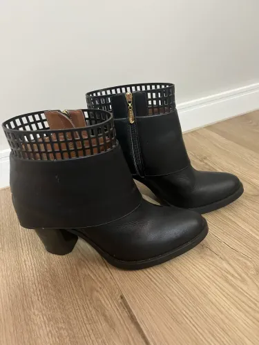 Bota cano curto preta usada poucas vezes 36 