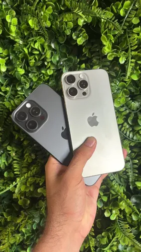 IPHONE 15 PRO MAX 256GB Aparelhos seminovos  Sem detalhes  Bateria 83%~89% 