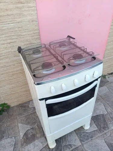 Vende se um fogão 4 bocas