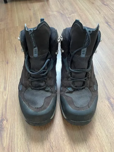 Bota de Trilha Impermeável Quechua MH100