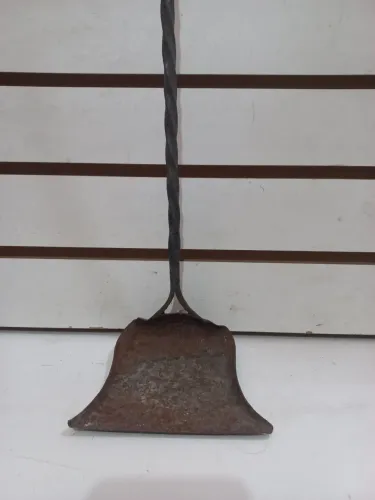 Pá de lareira antigo