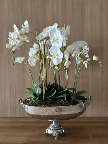 Vaso com arranjo de orquídeas permanentes/ artificial